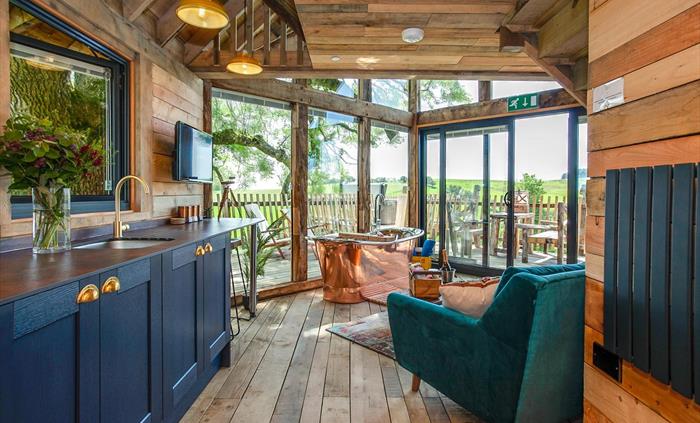 The living space at Cadwollen's Treehouse